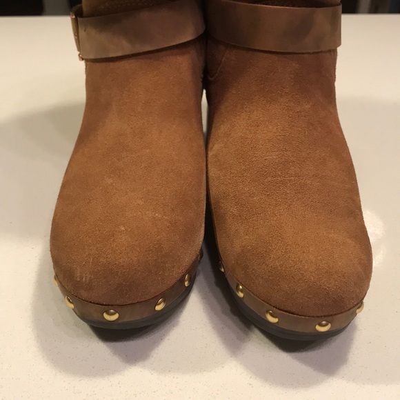 Ugg Heeled Ankle Booties - Picture 3 of 6